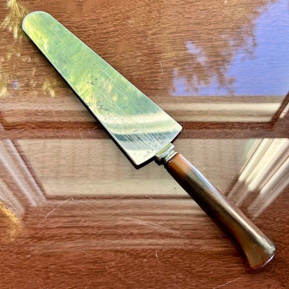 Vintage Pie & Cake Server with Butterscotch Bakelite Handle – 10” Spatula Knife - Picture 4 of 6